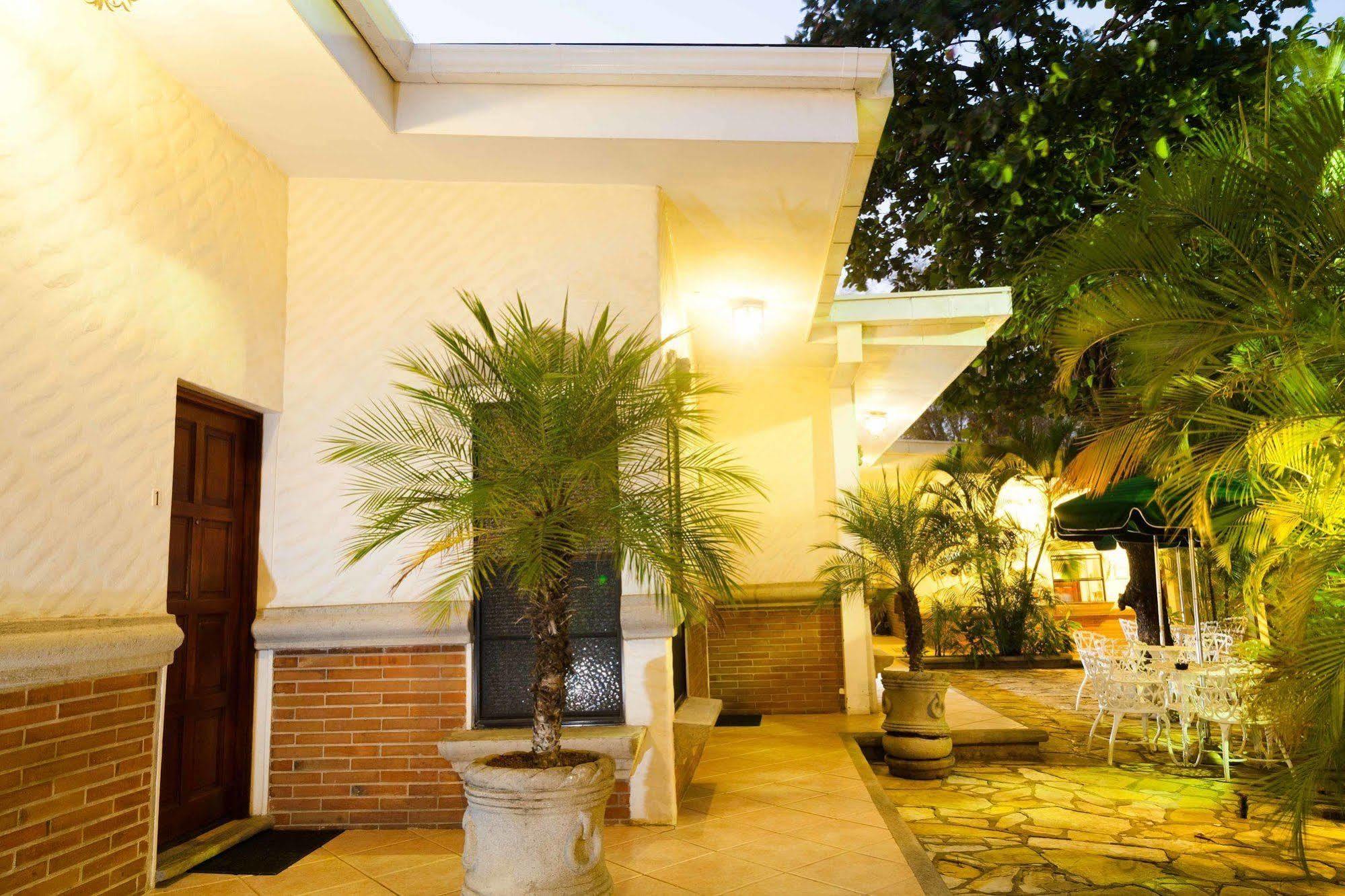 Hotel El Almendro Managua Eksteriør bilde